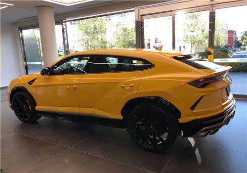 兰博基尼urus视频,速度与激情的奢华驾驭体验