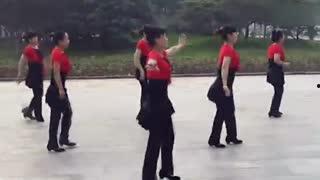 中老年体操视频,跟随中老年体操视频,轻松养生健身之道